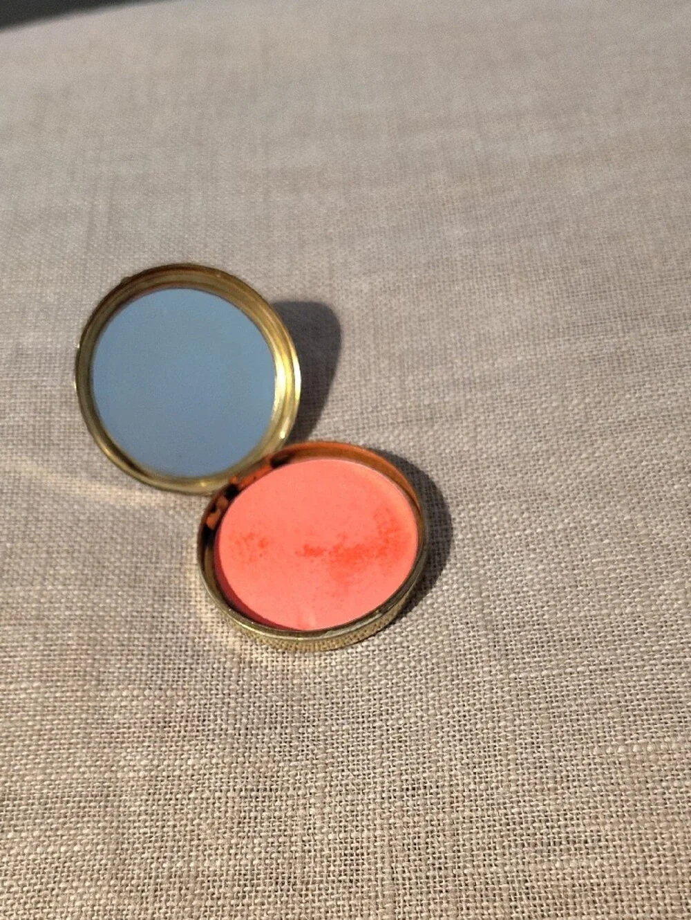 Collectable Vintage Coty-Air SpunRound Gold Rouge Compact Color Vibrant